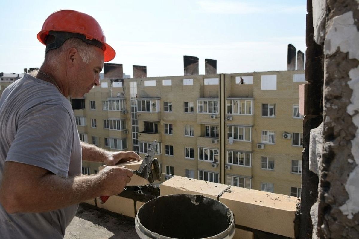 В пострадавшем при пожаре доме по ул. Российской в Краснодаре строят технический этаж