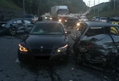 Три водителя серьезно пострадали в ДТП с двумя BMW и ВАЗом в Сочи