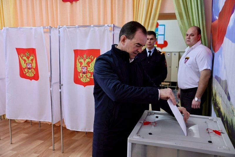 Губернатор Кубани Вениамин Кондратьев проголосовал на выборах президента России