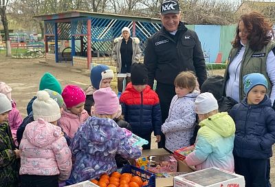 «Единая Россия» из Краснодарского края передала в Херсонскую область 6 тонн стекла для домов, пострадавших от действий ВСУ