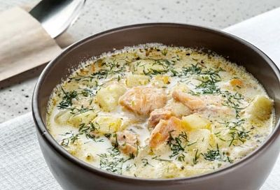 Уха из горбуши со сливочным вкусом: варим сытный рыбный суп за полчаса