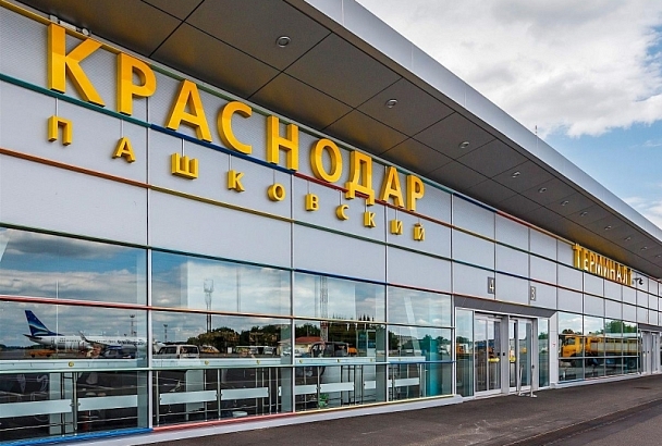Из-за сообщения о минировании аэропорта Краснодара эвакуировано более 800 человек