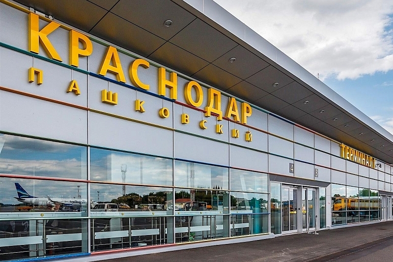 Из-за сообщения о минировании аэропорта Краснодара эвакуировано более 800 человек