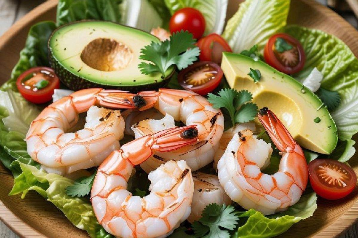 Салат с креветками и авокадо. Минимум моих усилий, максимум «вау» от гостей: трачу на приготовление 10 минут