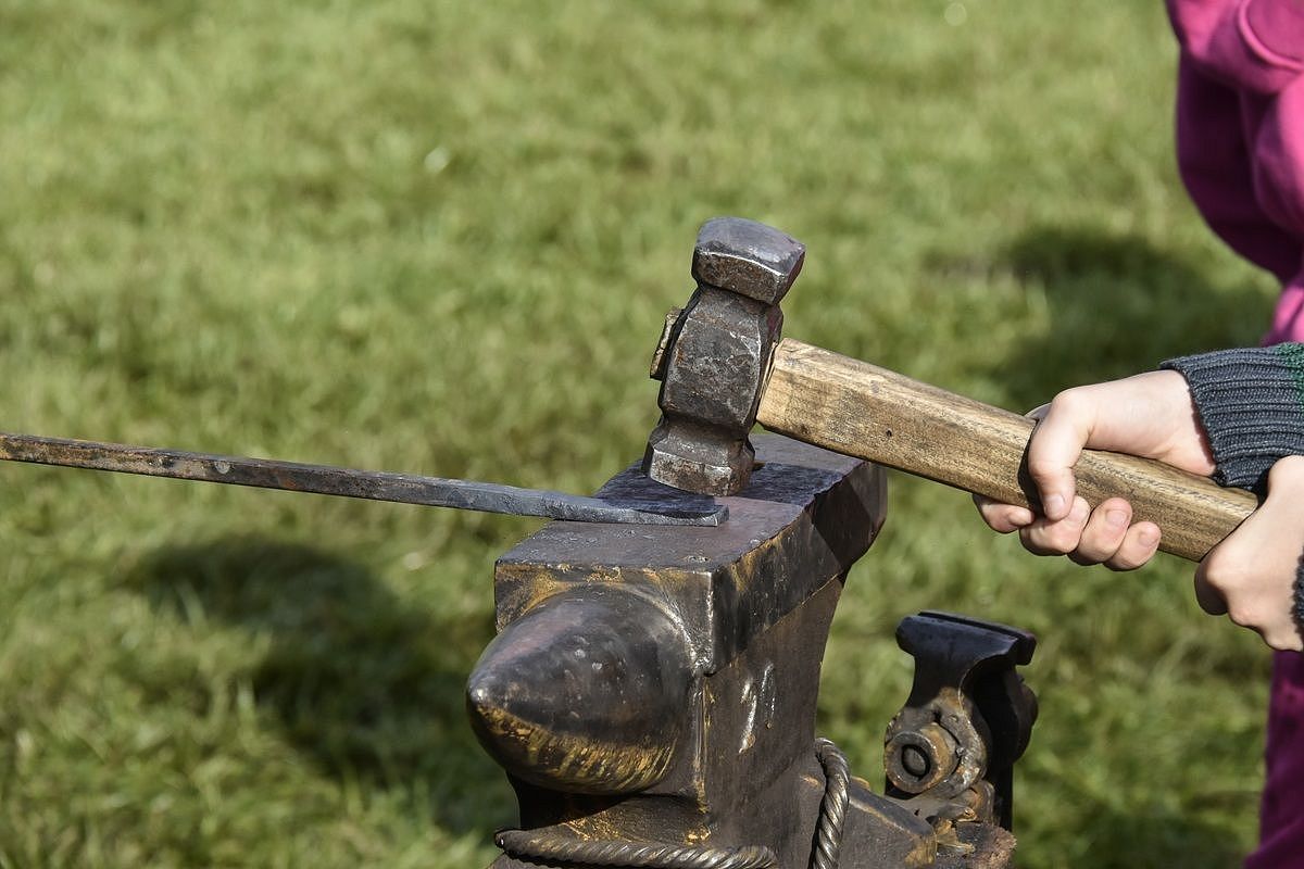 Призыв Маска к ликвидации ЕС, заявление Кадырова после атаки БПЛА на Грозный и сокращение списка «неженских» профессий: что произошло к утру 7 декабря