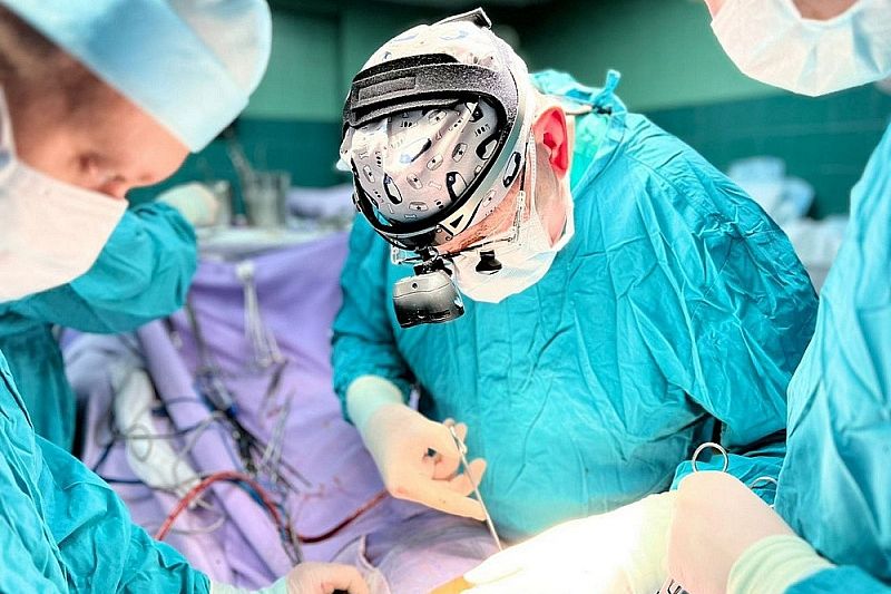 Хирурги краевой клинической больницы за сутки провели 376 операций