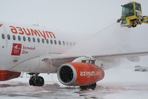 В Сочи пять самолетов не смогли приземлиться из-за снегопада