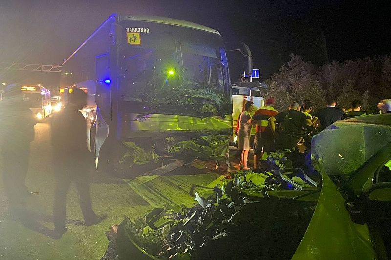 Мужчина и женщина погибли в жестком ДТП с автобусом по дороге на Красную Поляну в Сочи