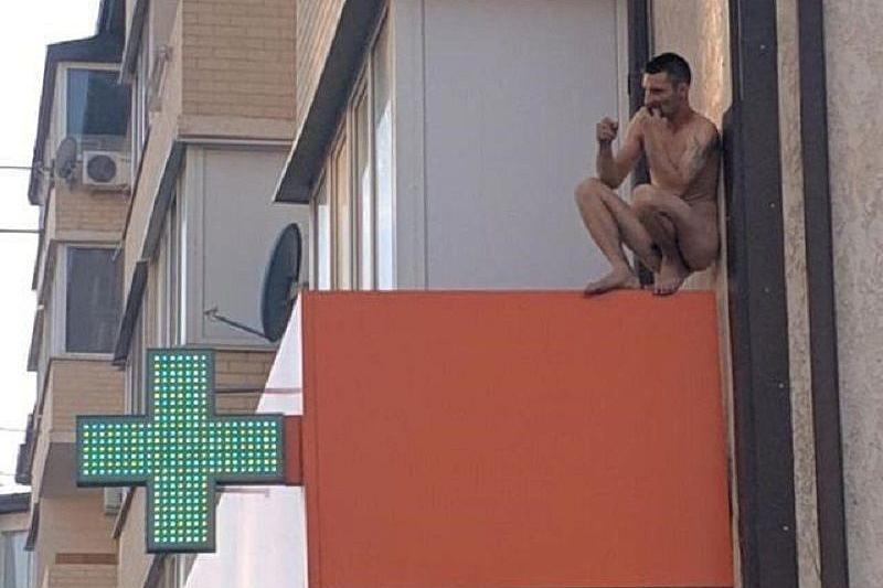 Неадекватный голый мужчина задержан в Краснодаре