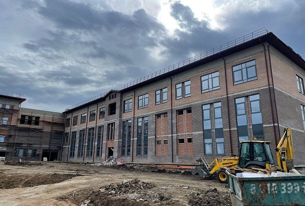 Школа на улице Красных Партизан в Краснодаре готова более чем наполовину