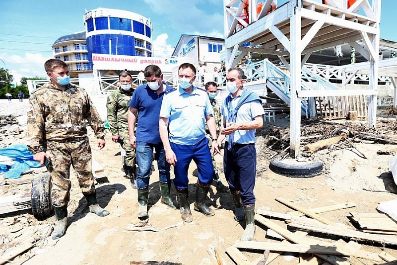 Губернатор Кубани Вениамин Кондратьев поручил ускорить уборку пляжей в Туапсинском районе