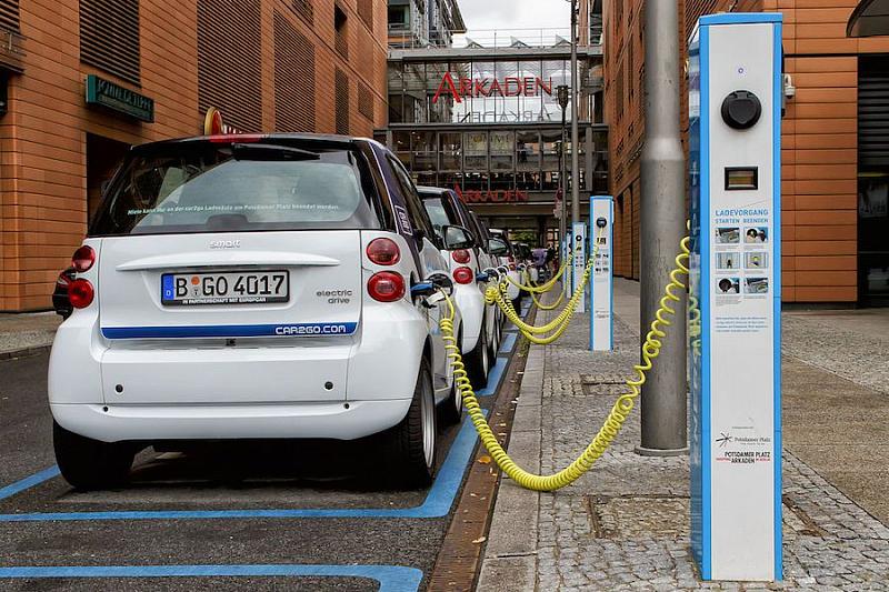 Все новые дома в Великобритании будут оснащены зарядками для электромобилей