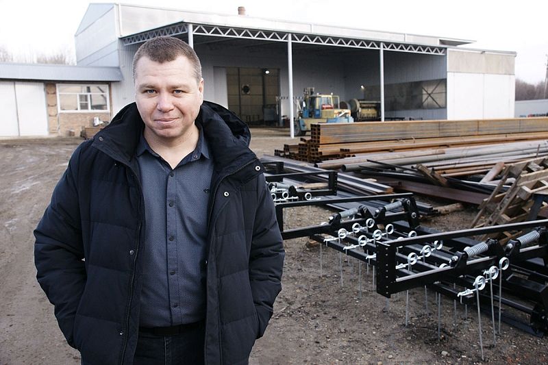 Предприниматель Сергей Левенец наладил производство сельскохозяйственного оборудования для обработки почвы.