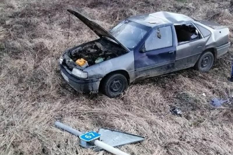 В Краснодарском крае в ДТП погибла 30-летняя женщина-водитель опрокинувшейся иномарки