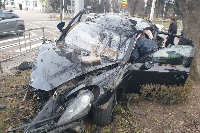 Проехал на красный: водитель Porsche устроил жесткое ДТП в центре Краснодара