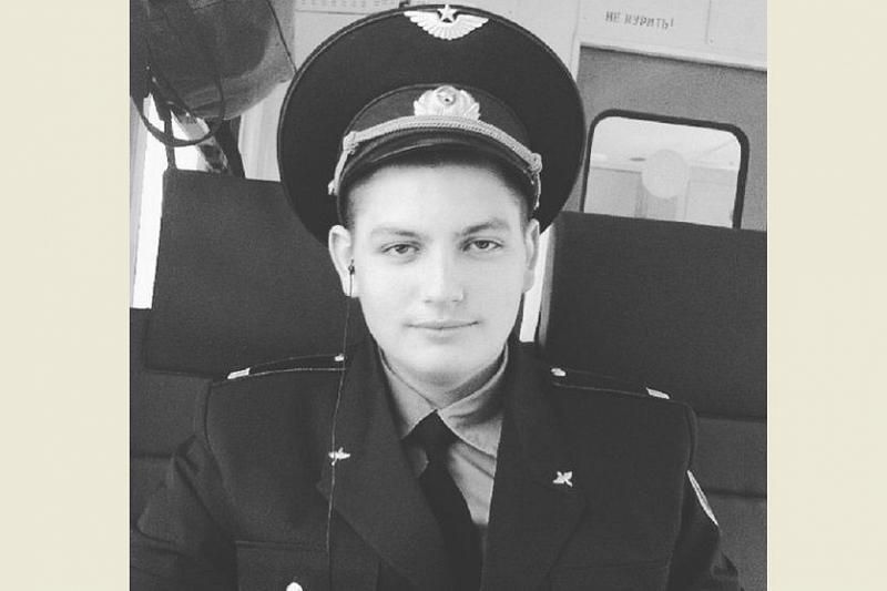 Погиб, спасая пассажиров: бортпроводник Максим Моисеев до последнего выводил людей из загоревшегося самолета