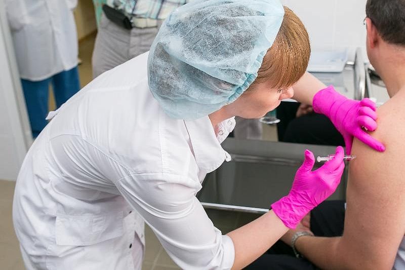 Будут ли отстранять от работы не вакцинированных от коронавируса врачей и учителей?