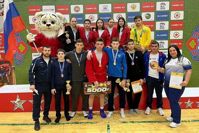 Спортсмены из Краснодарского края победили на первенстве России по самбо среди юношей