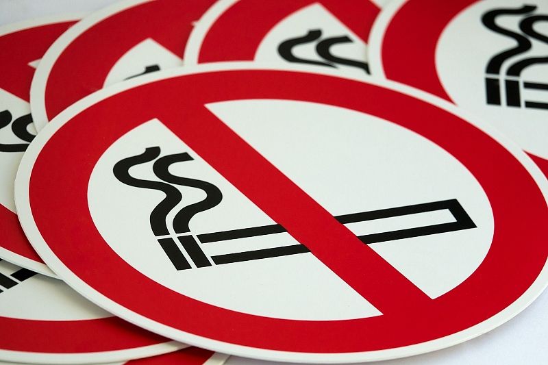 В России запретят курить в больницах и местах торговли
