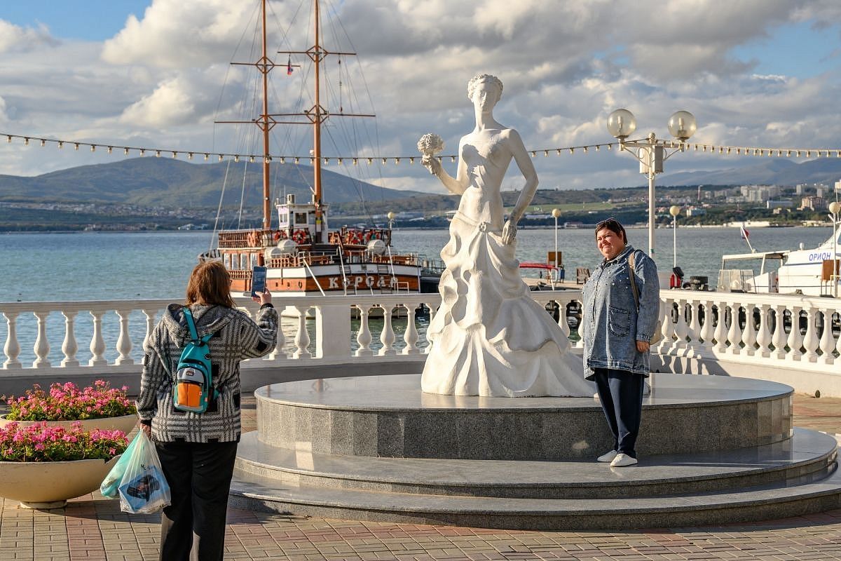 Россияне сократили траты на новогодний отдых в Геленджике и Анапе на 25-35%