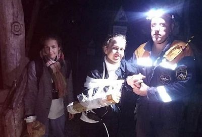 В новогодние праздники спасатели вывели из леса четырех туристов
