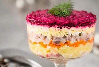 Селёдка под шубой без "общего тазика": подаём салат порциями — красиво, удобно и празднично