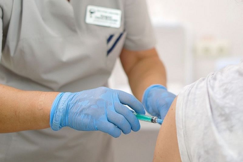В Краснодарском крае 92,4% сотрудников школ и детсадов вакцинировались от COVID-19