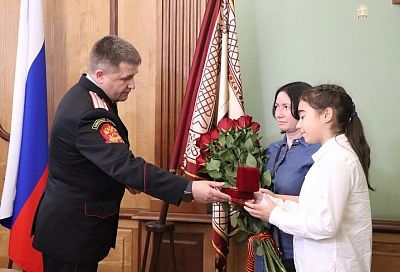 В Краснодаре семье погибшего военнослужащего Росгвардии передали орден Мужества