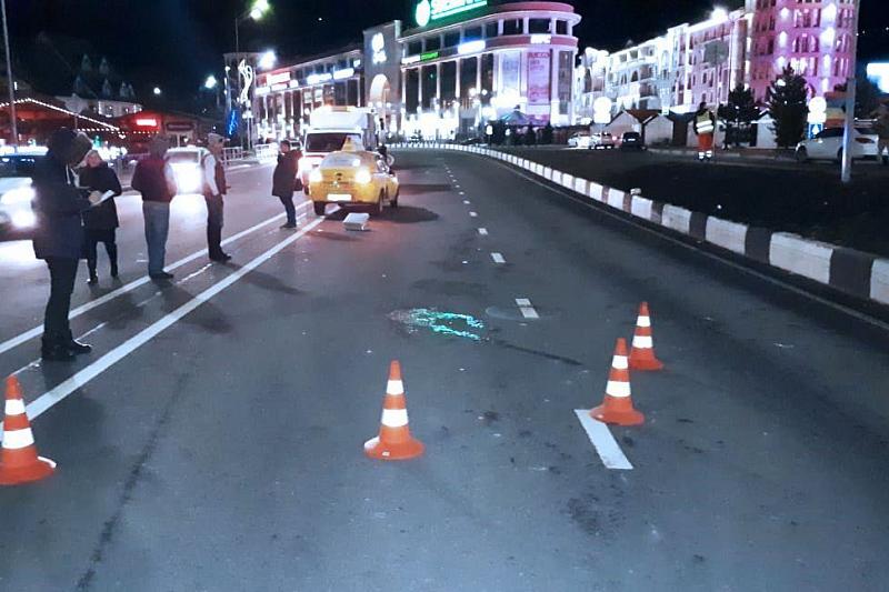 В Сочи таксист сбил двух пешеходов. Погибла 16-летняя девушка 