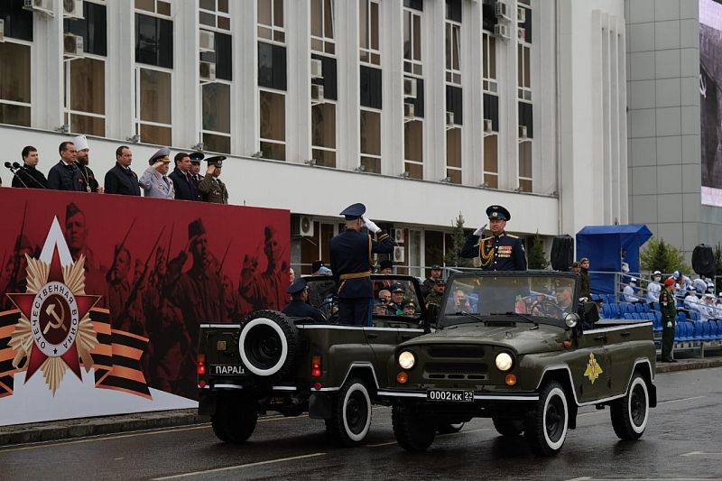В Краснодаре проходит парад, посвященный 76-й годовщине Победы в Великой Отечественной войне 