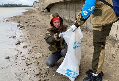 «Молодежка ОНФ» помогла очистить берега Кубани в Краснодаре