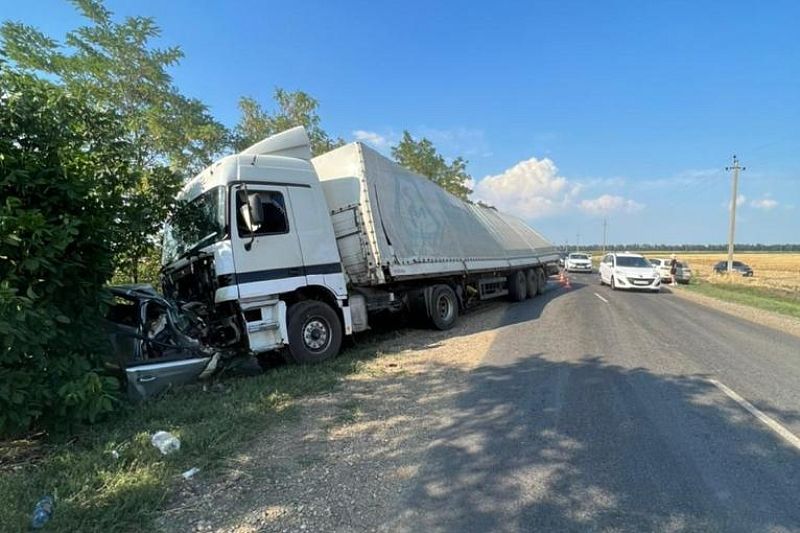 Момент аварии с пятью погибшими под Тимашевском попал на видео