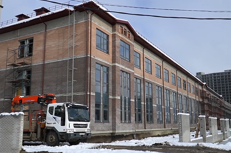 В Краснодаре продолжается строительство школы на 1650 мест