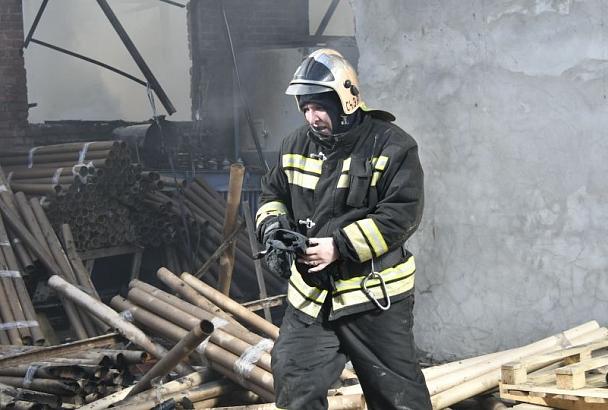 В Краснодаре потушили пожар на улице Онежской
