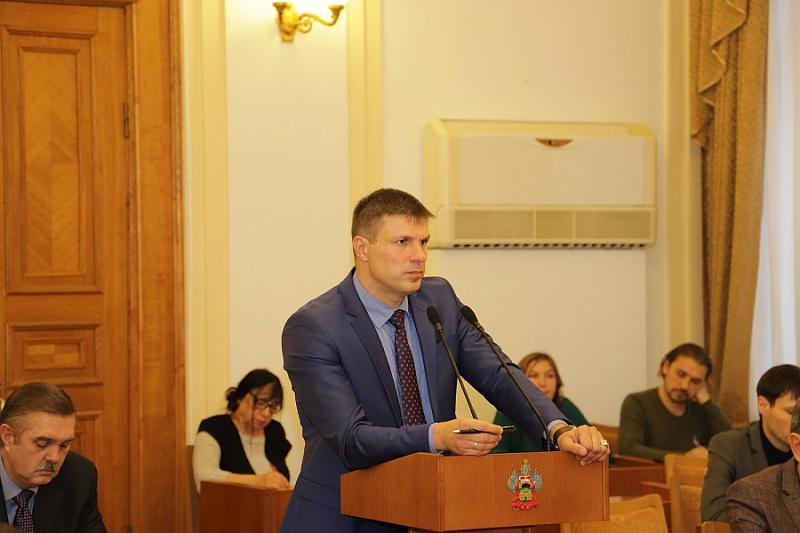 Александр Шеин проинформировал депутатов о ситуации с использованием земли .