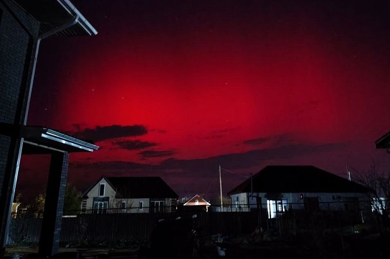 Астроном Иванов назвал причину загадочного красного свечения в небе над Краснодарским краем