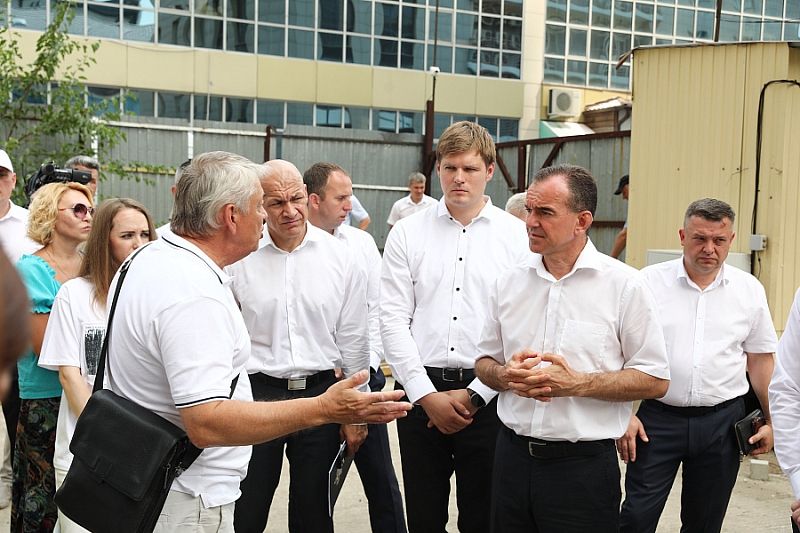 Губернатор Кубани Вениамин Кондратьев пообщался с дольщиками жилых комплексов «Луч» и «Заря» в Краснодаре