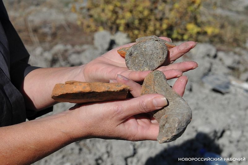 В Новороссийске на стройплощадке будущей школы археологи обнаружили следы поселения возрастом 5,5 тысяч лет