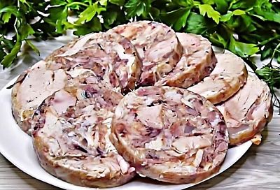 Колбасу мои дети больше не просят. Готовлю для закусок и бутербродов невероятно вкусный и сочный рулет из куриных желудков почти бесплатно