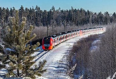 ФПК разъяснила, в какие часы пассажир с верхней полки вправе занять место у столика