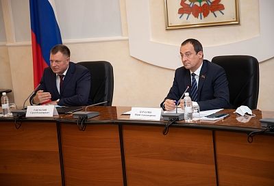 В ЗСК прошла встреча депутатов с прокурором Краснодарского края Сергеем Табельским
