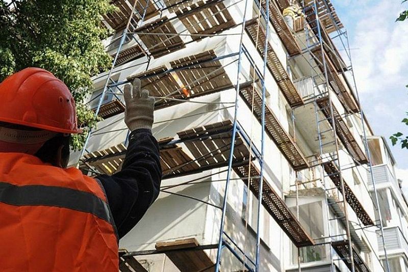 С начала года в Краснодарском крае капитально отремонтировали 425 многоэтажек