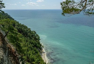Лето близко: вода в Сочи в море прогрелась до +16 градусов, в Геленджике - до +18