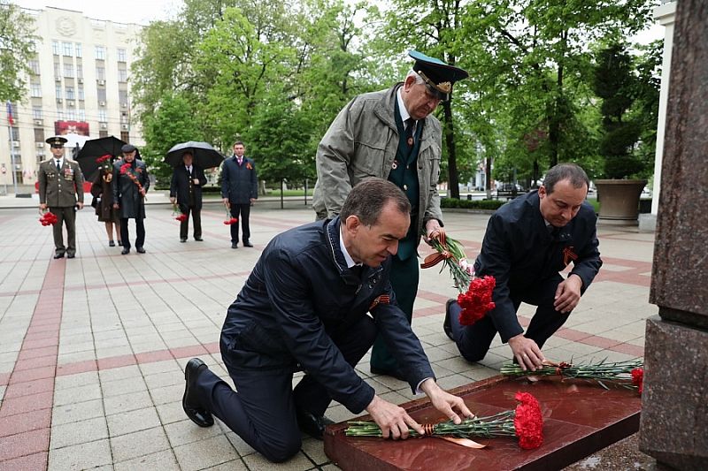 Губернатор Кубани Вениамин Кондратьев почтил память героев, павших в годы Великой Отечественной войны 