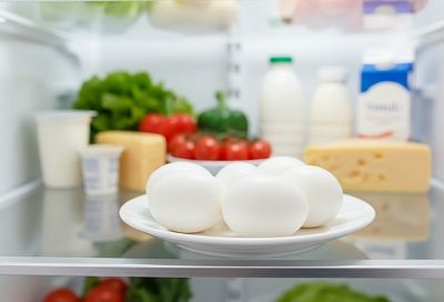 Сколько можно хранить варёные яйца в холодильнике и стоит ли их замораживать