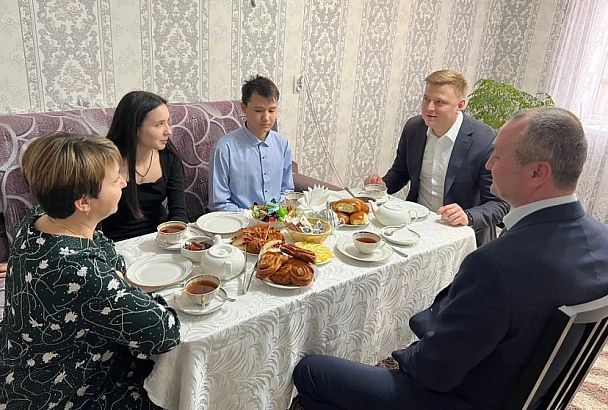 Вице-губернатор Игорь Чагаев встретился с семьями мобилизованных в Славянском районе