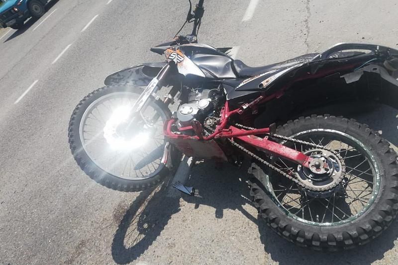 В Краснодарском крае погиб мотоциклист, влетевший в «Волгу»