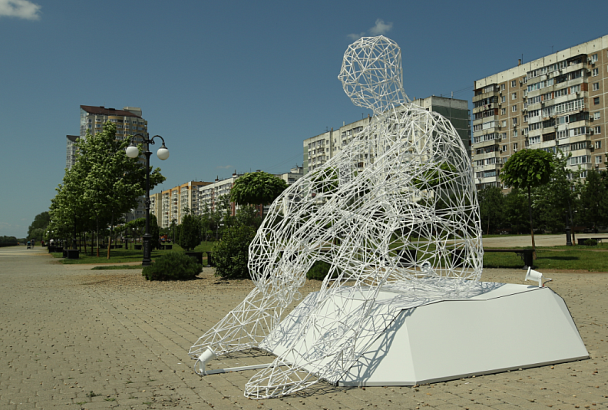 «Человек, смотрящий в море»: новый арт-объект появился в Краснодаре