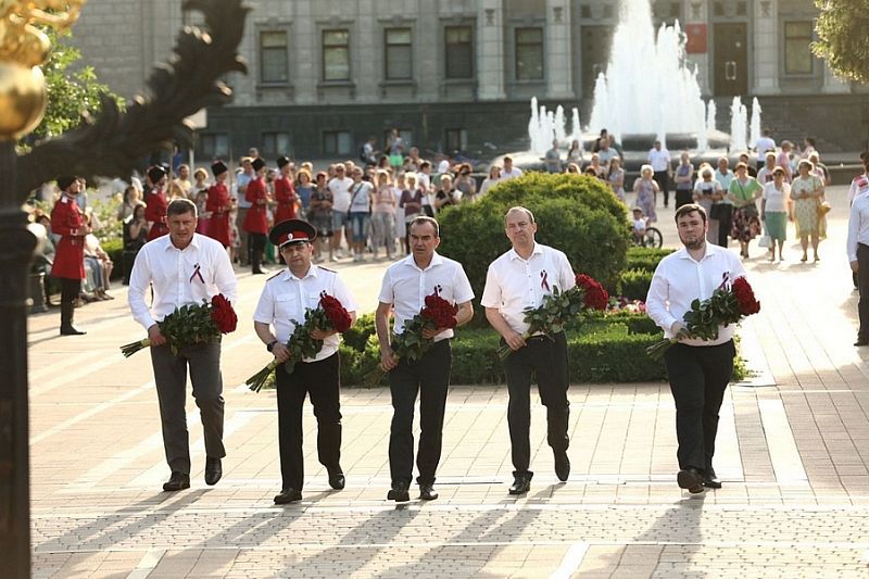 Губернатор Кубани возложил цветы к памятнику императрице Екатерине II в Краснодаре