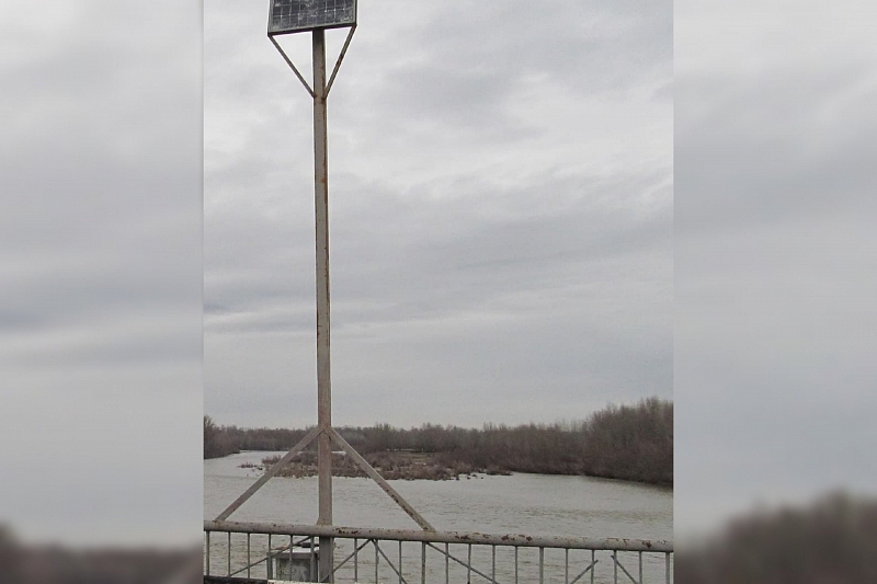 В Краснодарском крае неизвестные прострелили солнечные батареи и оставили без контроля уровень воды в реках